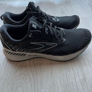 Brooks levitate GTS 5